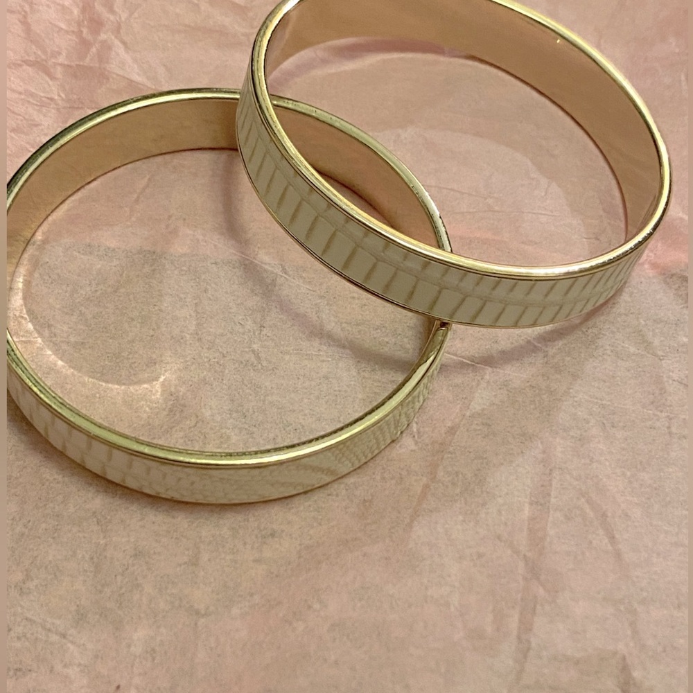 CHICO’S Bangle bracelets